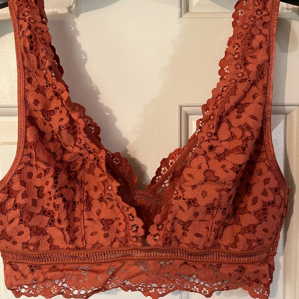 Victoria’s Secret bralette NWT really cute, no longer available nice color Med